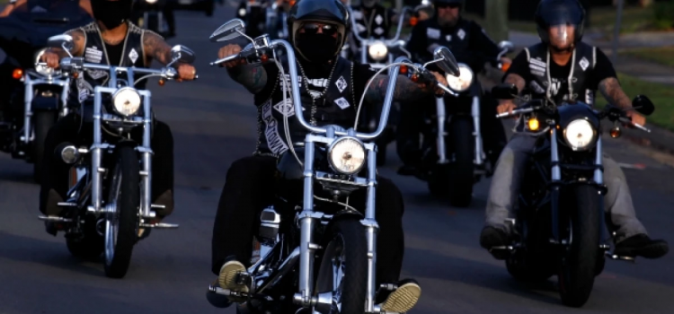 Tiroteo en autopista fue entre miembros de pandillas de motociclistas.