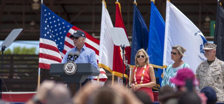 Joe Biden se dirige a Hawái tras uno de los incendios forestales más mortíferos en la historia de Estados Unidos