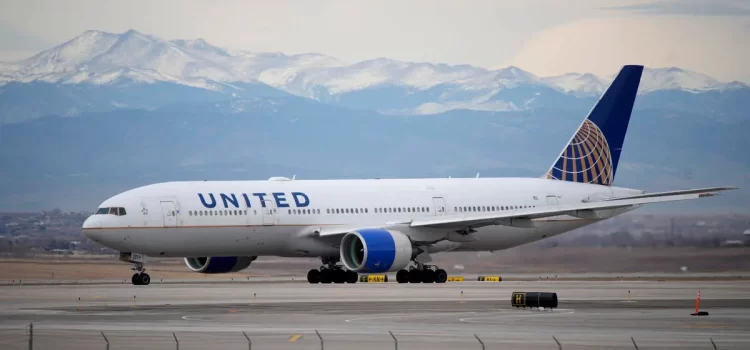 Se reanudan vuelos de United Airlines en Estados Unidos