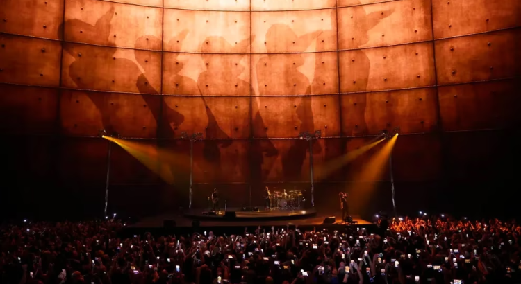 El concierto de U2 que inauguró ‘The Sphere’, el gigantesco y futurista estadio de Las Vegas