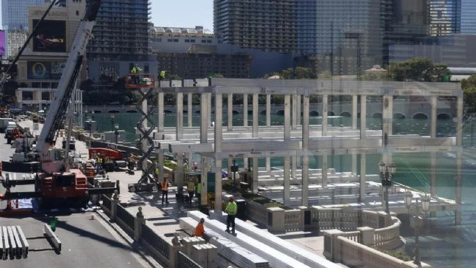 Turistas encuentran cambios en avenida principal para el Gran Premio en Las Vegas