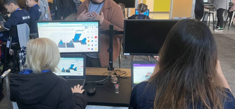 Estudiantes usan de tecnología y creatividad para ayudar a su comunidad escolar en Las Vegas