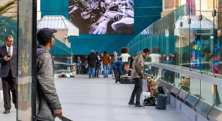 Prohibición en Las Vegas: No más paradas en puentes peatonales bajo nueva ley