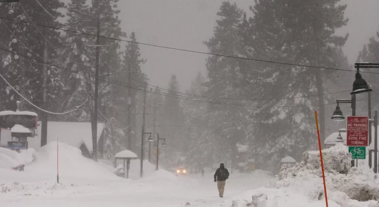 Tormenta invernal paraliza la región de Sierra Nevada