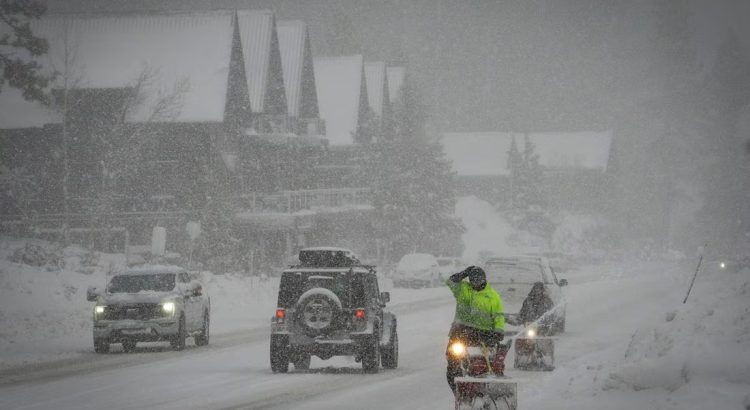 Tormenta de nieve en la sierra de Nevada provoca cierre de carreteras y cortes de electricidad