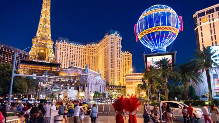 Los visitantes de Las Vegas se sorprenden por los precios “absurdos” de los resorts que están convirtiendo a los turistas en “espectadores”.