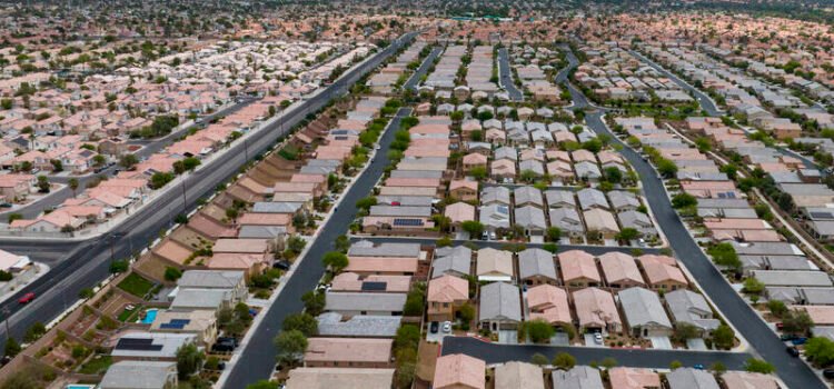 Residentes de Las Vegas reclaman multas injustas del Distrito de Agua del Valle