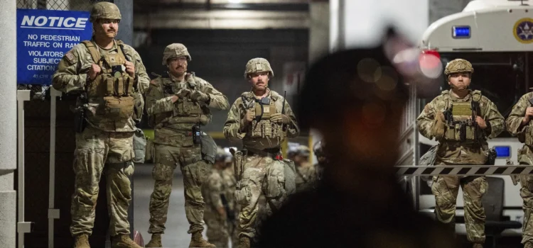 25 soldados de la Guardia Nacional con base en Las Vegas ayudan a ICE