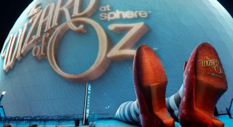 El Mago de Oz en Sphere debuta en Las Vegas en medio de la controversia por los cambios en la IA
