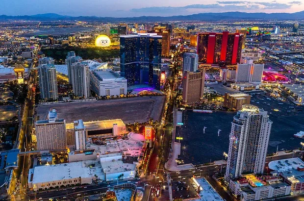 Los visitantes cayeron por sexto mes consecutivo en Las Vegas
