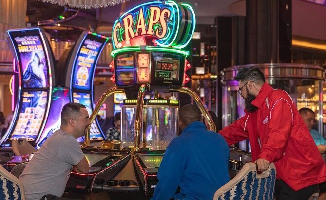 Los casinos locales de Las Vegas prosperan en medio de la caída del turismo
