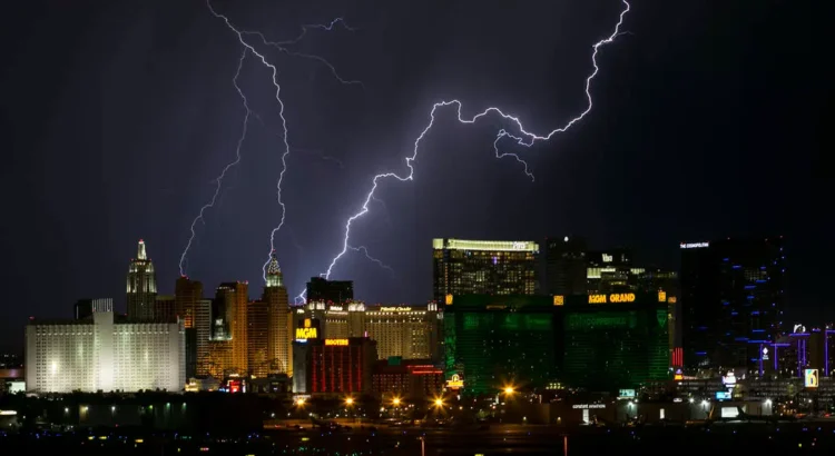 Tormentas eléctricas continúan durante el fin de semana en Las Vegas