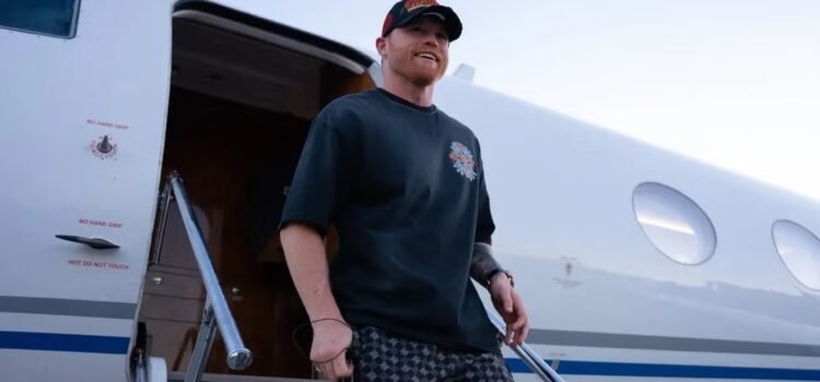 Canelo Álvarez llega a Las Vegas para su pelea contra Terence Crawford