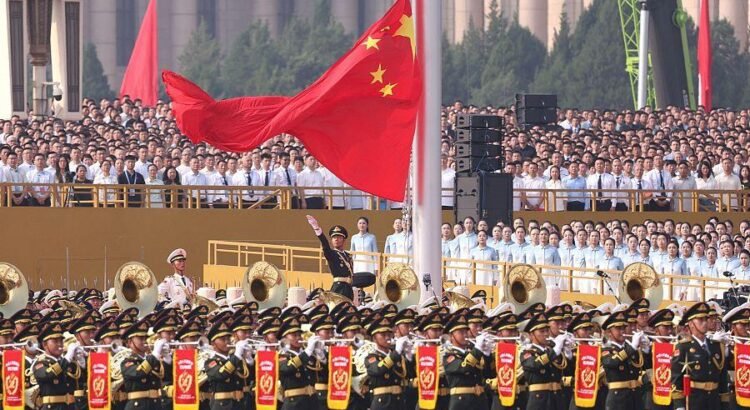 China exhibe su arsenal militar más avanzado