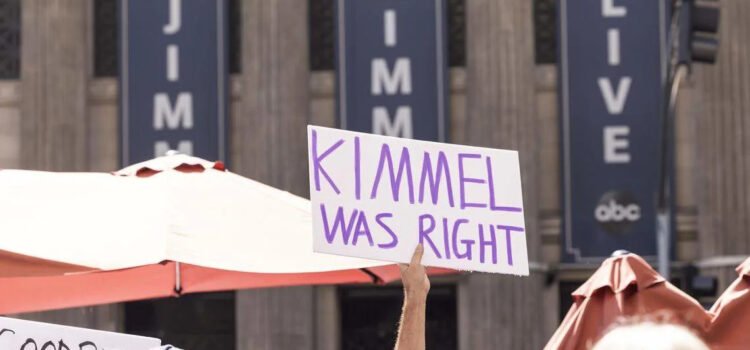 Jimmy Kimmel vuelve al aire en EEUU pero enfrenta un boicot parcial