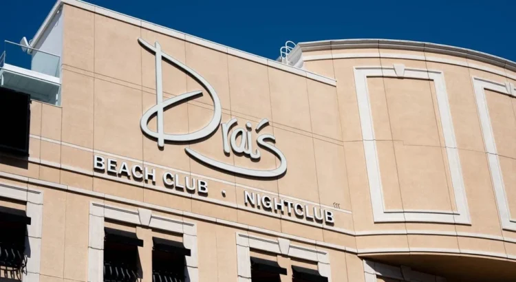 El popular club nocturno del Strip de Las Vegas se muda de una azotea a un icónico sótano.