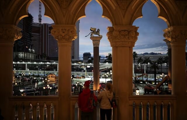 Las Vegas se apoya en la F1 ante el debilitamiento de la confianza del consumidor que afecta al turismo.