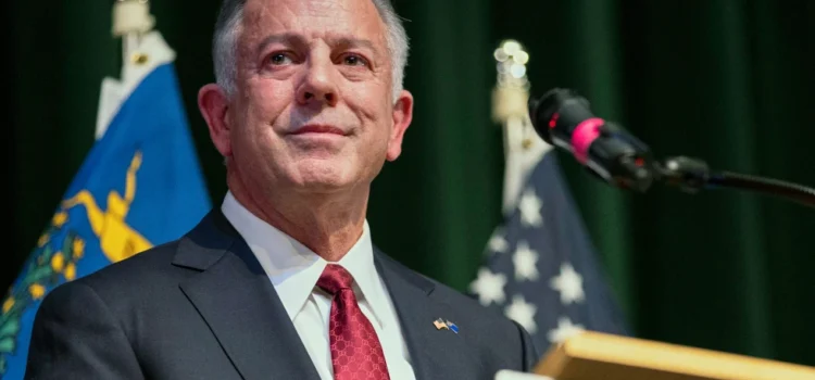 El gobernador de Nevada firma un amplio proyecto de ley contra la delincuencia mientras el estado busca impulsar el turismo