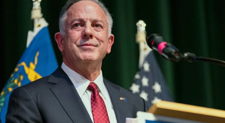 El gobernador de Nevada firma un amplio proyecto de ley contra la delincuencia mientras el estado busca impulsar el turismo