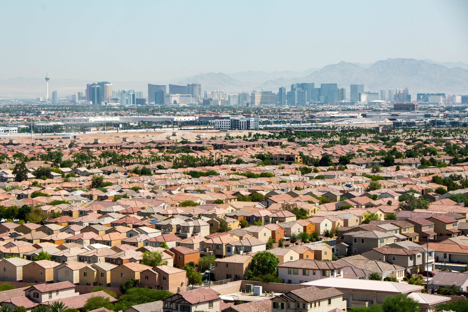 Los agentes inmobiliarios de Las Vegas informan de una disminución en la venta de viviendas a medida que suben los tipos de interés.